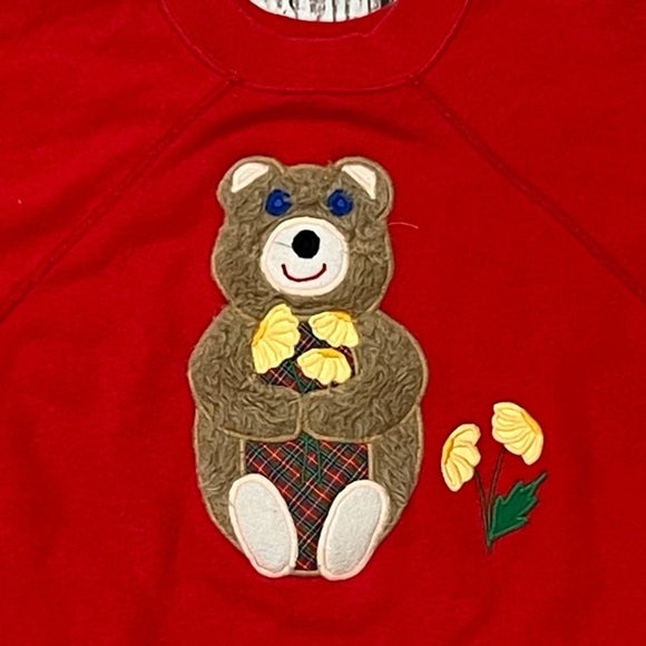Vintage 1980s Teddy Bear with Flower Red 80s Crewneck Pullover Jumper Sweatshirt - Picture 2 of 4